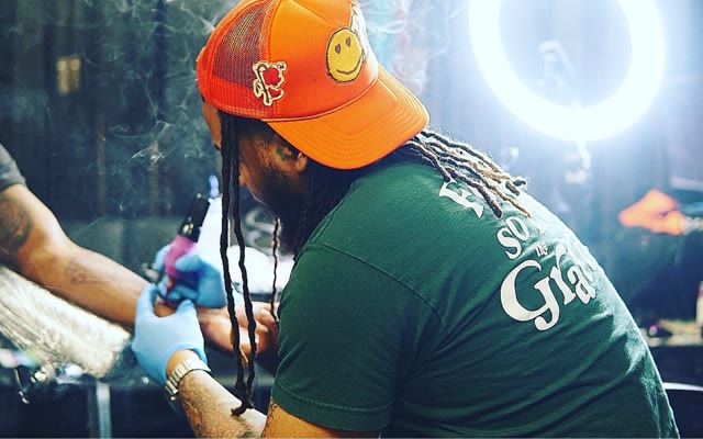 Cedric working on a tattoo session